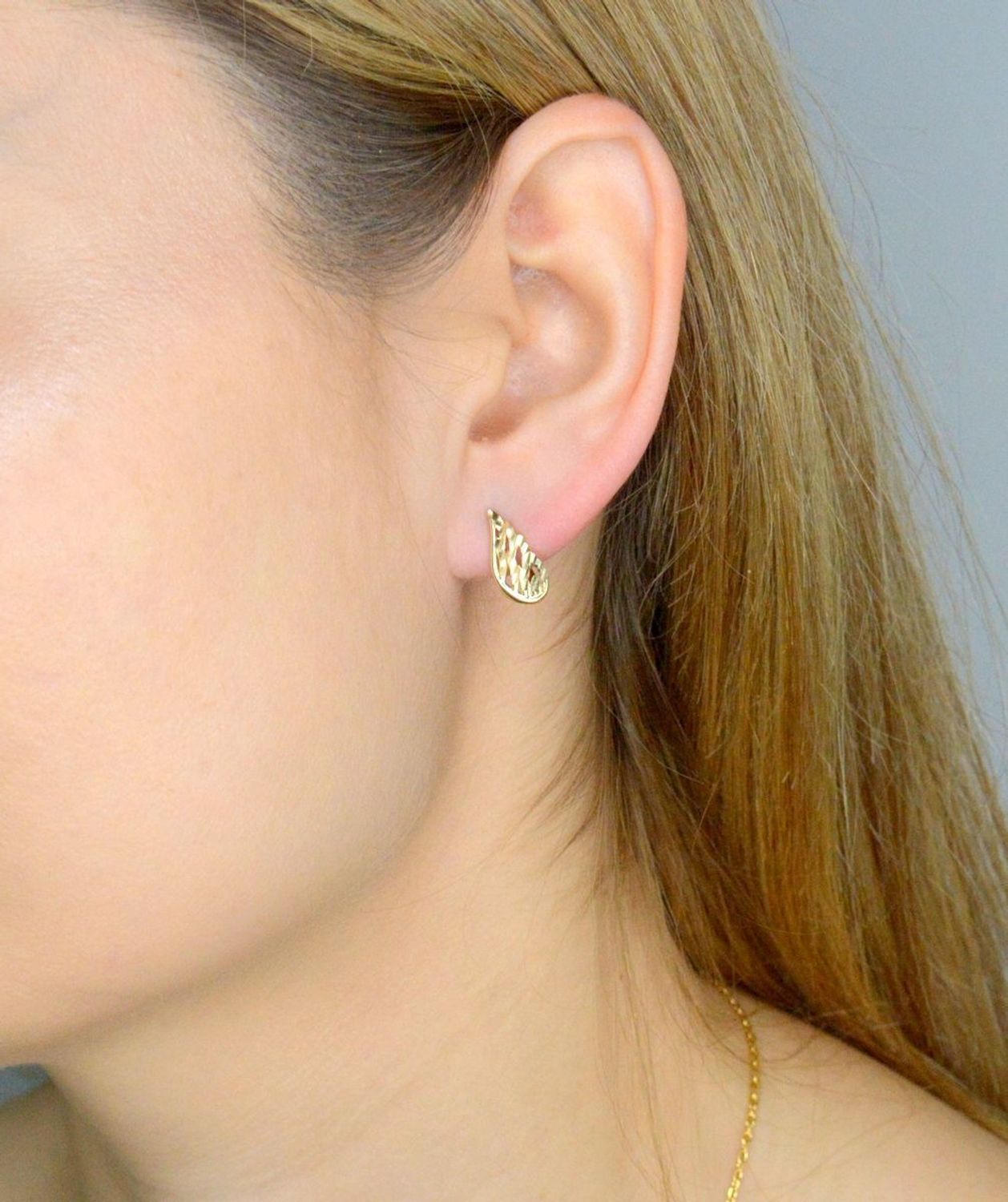 Złote kolczyki damskie 375 grawerowane skrzydełka KL 8546A 375.jpg